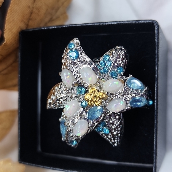 SLIVER FLOWER RING - Picture 3 of 5